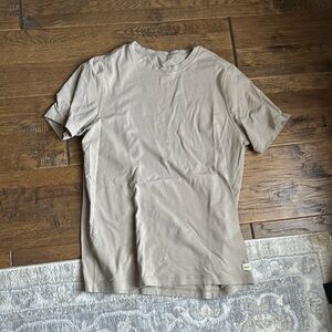 Men’s Vuori tee
